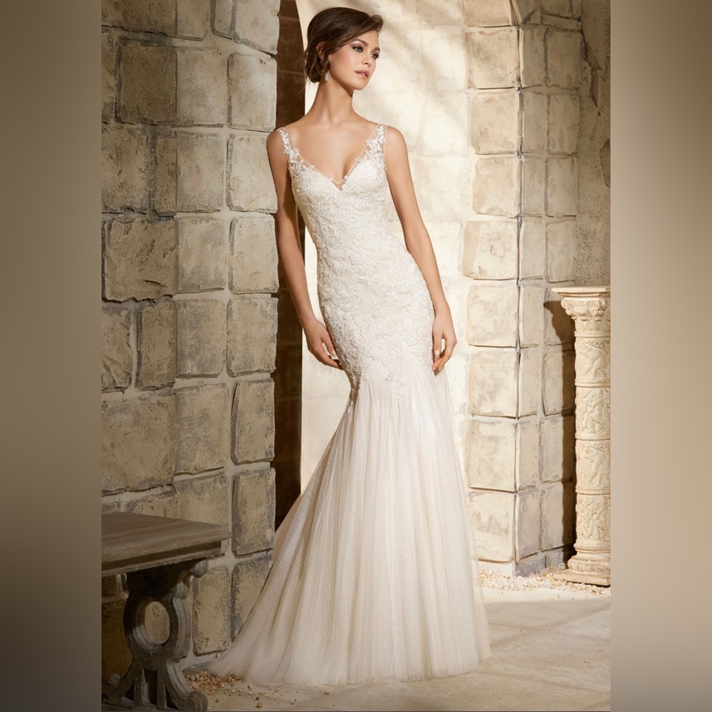 Embroidered Appliqués on Soft Net Morilee Bridal Wedding Dress Size 4